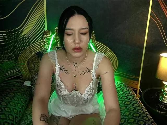 Offline NikkiGold on BongaCams