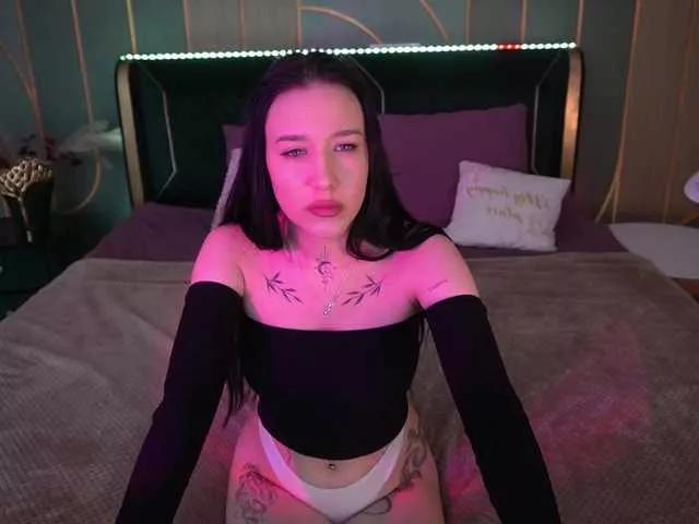 Offline NikkiGold on BongaCams