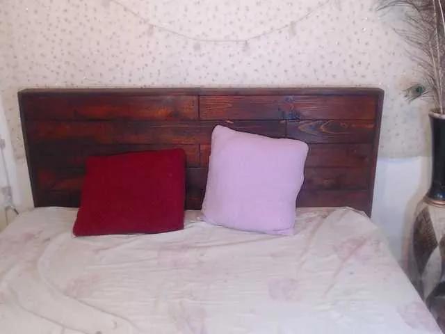 Offline NikkiMilky on BongaCams