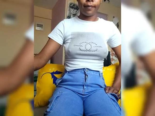 Petite-mpenzi — Some good dick and the sound of tokens