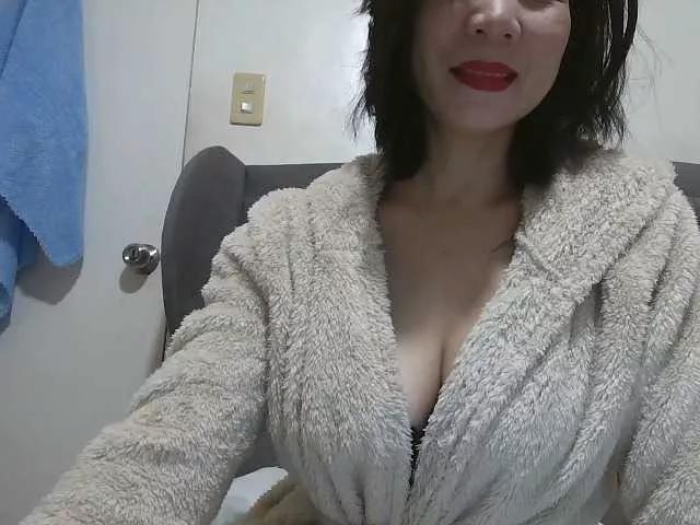 Offline pornadrianna on BongaCams