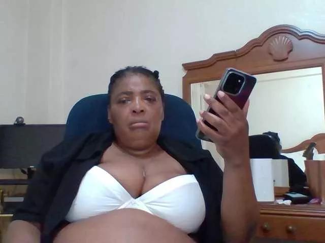 Offline pussylips53 on BongaCams