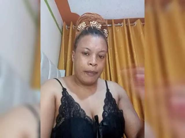 Offline Queen-Biancah on BongaCams