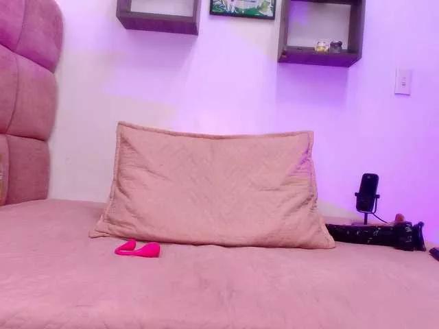 Offline rayne-lor on BongaCams