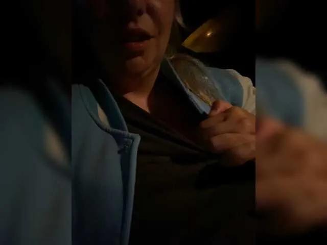 Offline Roksi-8 on BongaCams