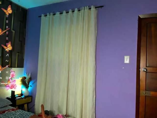 Offline scarlethit on BongaCams