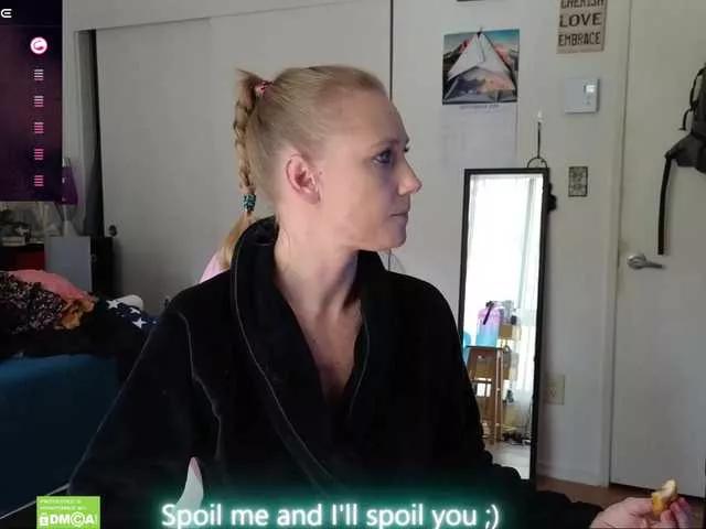 Offline sexyscienceteacher90 on BongaCams