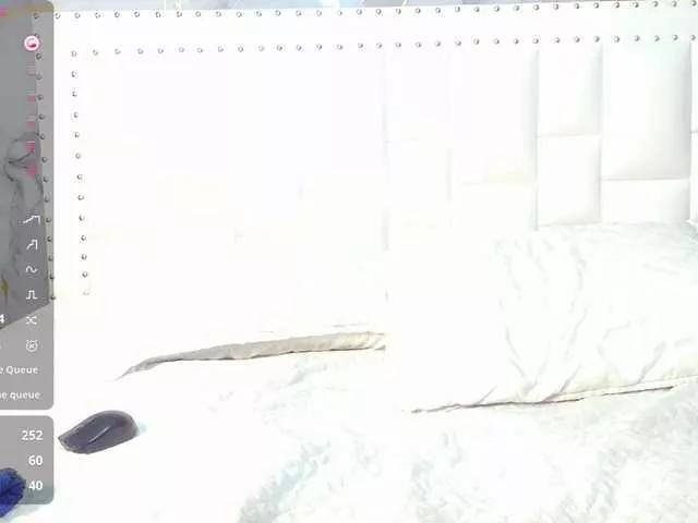 Offline slutlittlegir on BongaCams