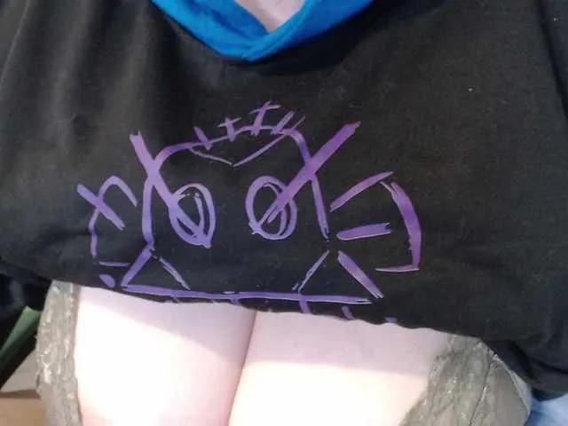 Offline trixxxye on BongaCams