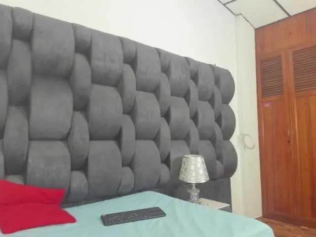 Offline vauroracooper on BongaCams