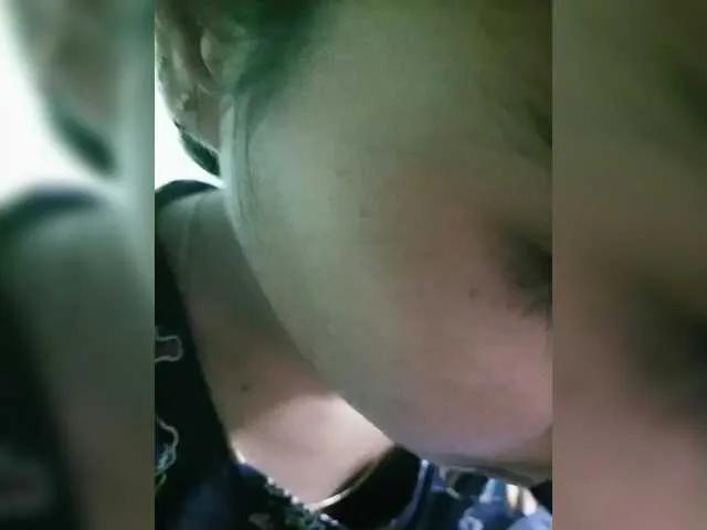 Offline YourAadhya on BongaCams