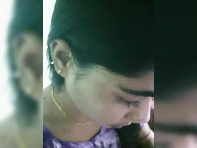 Offline YourAadhya on BongaCams