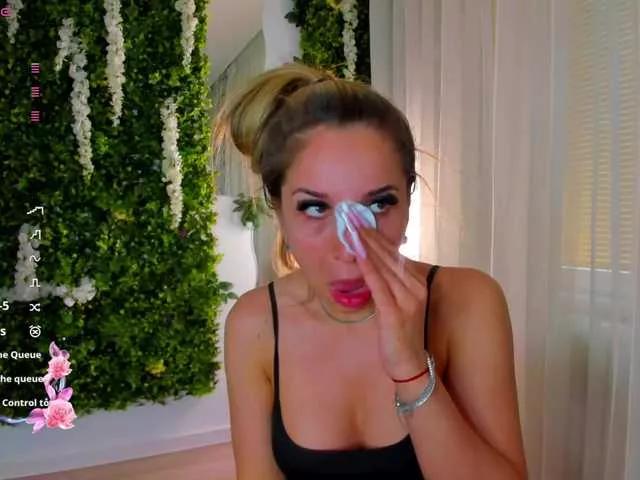 Offline ZinaSquirts on BongaCams