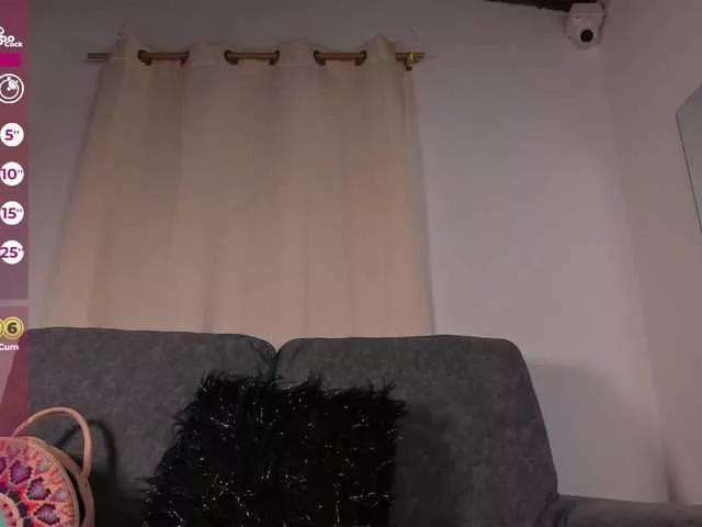 Offline zoe-roux21 on BongaCams