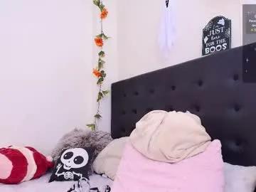 amabella_w — GOAL: Spank assx5 [20 tokens remaining] Lets have fun today #hairy #hairypussy #latina #bigass #fuckmachine