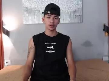 dominic_ghost — BE NAKED AND JERKING FOR 3 MIN [300 tokens left] Welcome to my room guys!! #bigcock #hairy #muscle #18 #latino