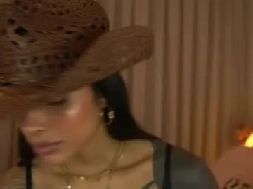 Freechat kaligray10 on Chaturbate