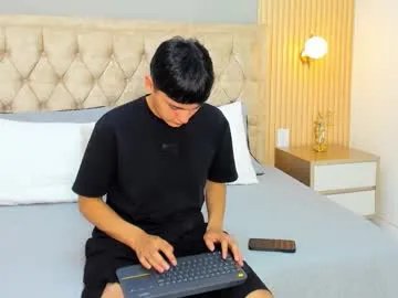 maxii18_ — GOAL: CUM SHOW [999 tokens remaining] fav pattern 100/120/160/200 #twink #lovense #young #shy #18