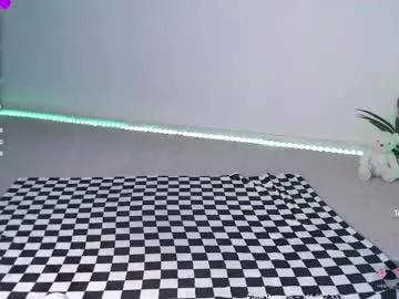 Freechat petitebrat on Chaturbate