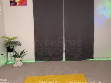 Freechat petitebrat on Chaturbate