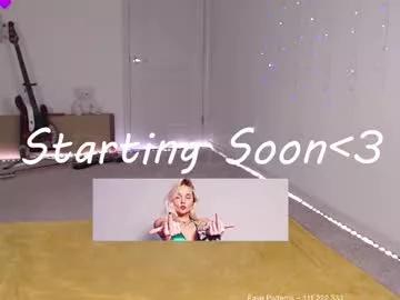 Freechat petitebrat on Chaturbate