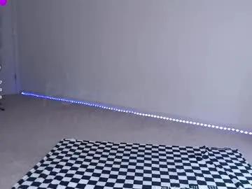 Freechat petitebrat on Chaturbate