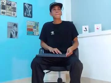 Freechat robert_kingg on Chaturbate