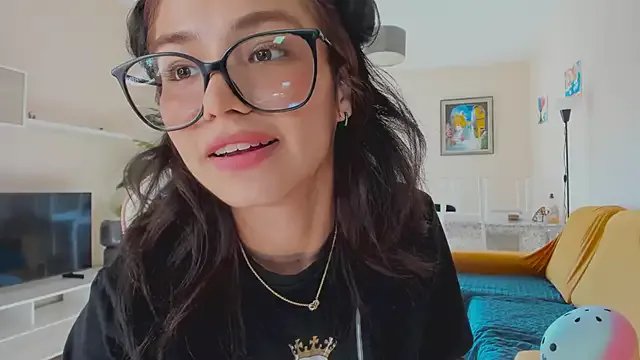 Freechat Adriennesexxx on StripChat