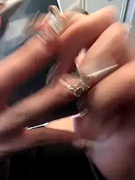 Freechat Aiko_Yumi on StripChat