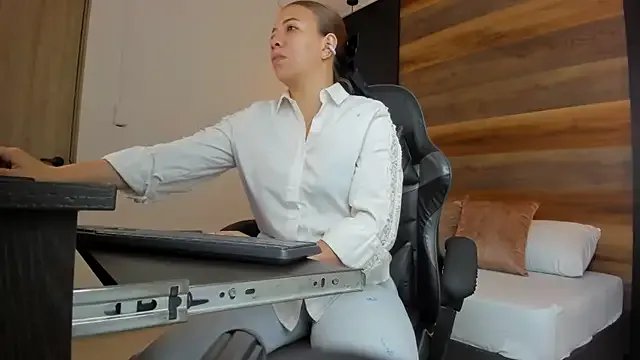 Freechat alma_fenix on StripChat