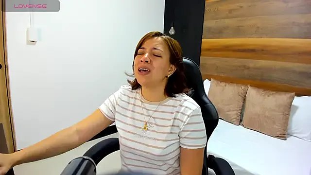 Freechat alma_fenix on StripChat