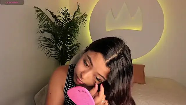 Freechat Ariana_Pierce on StripChat