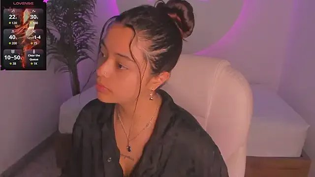 Freechat Ariana_Pierce on StripChat