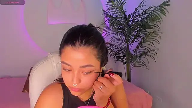 Freechat Ariana_Pierce on StripChat