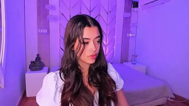 Freechat Ariana_Pierce on StripChat