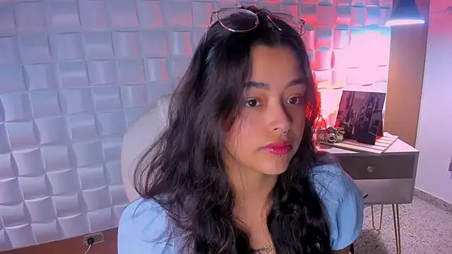 Freechat Ariana_Pierce on StripChat