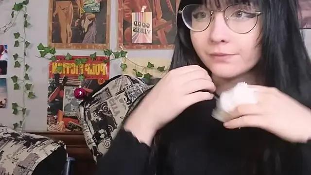 StripChat BereniceBattersby is Private BereniceBattersby — Gently touch my thighs