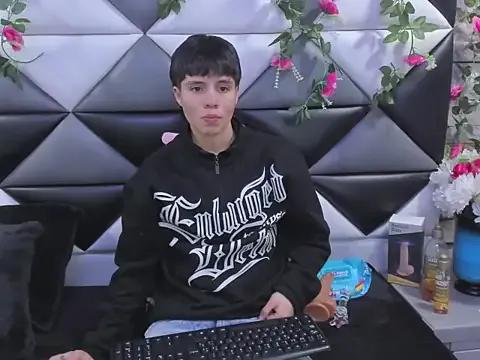 StripChat Bruno_Cruzz is Private Bruno_Cruzz — fingers in ass