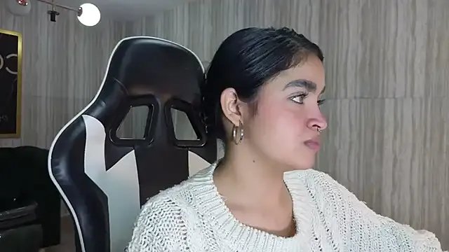 Freechat clementine_t on StripChat