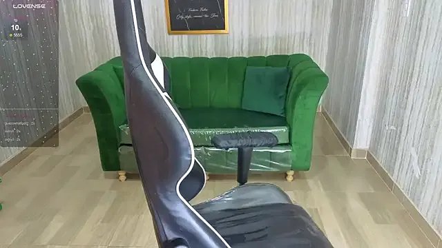 Freechat clementine_t on StripChat