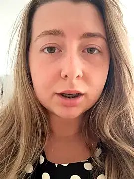 Freechat curvyflawless on StripChat