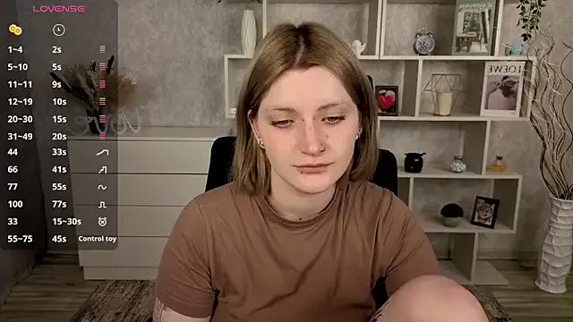 EchoBloom — Massage ass under shorts