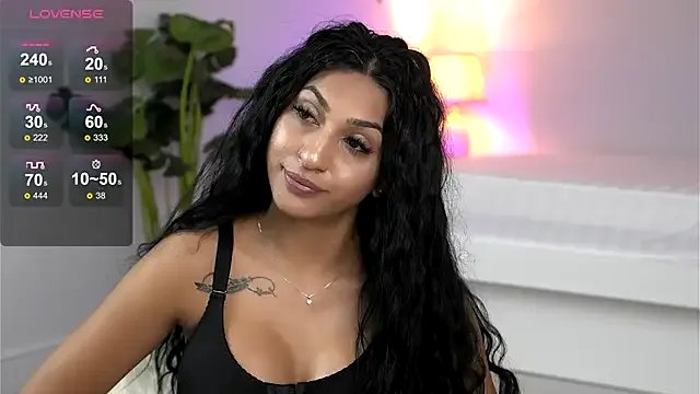 Freechat EmaHallee on StripChat