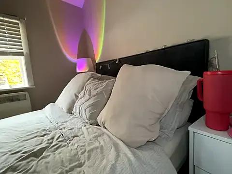 StripChat FrancescaXO is Freechat FrancescaXO — Horny & sweaty after the gym buzzz me