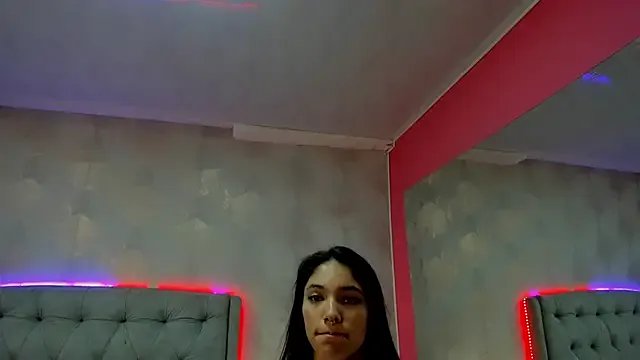 HazelMoret on StripChat