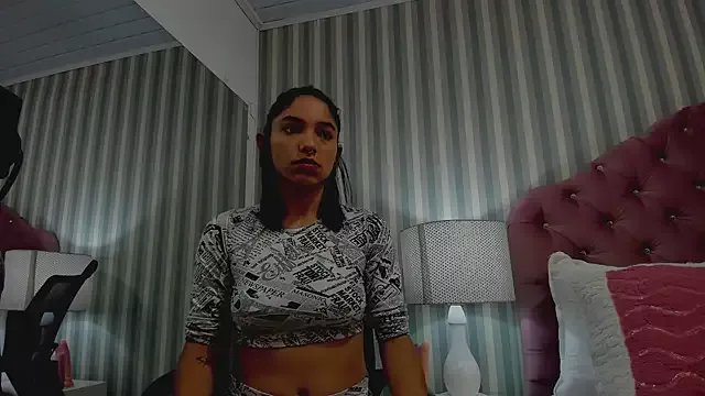 HazelMoret on StripChat