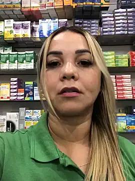 imoly99 — Me Masturbar no Banheiro da Farmacia