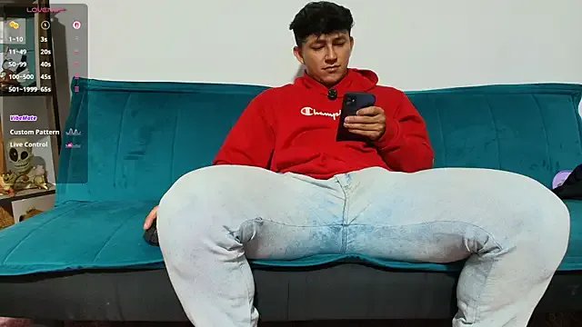 Freechat jacques_cardiet on StripChat