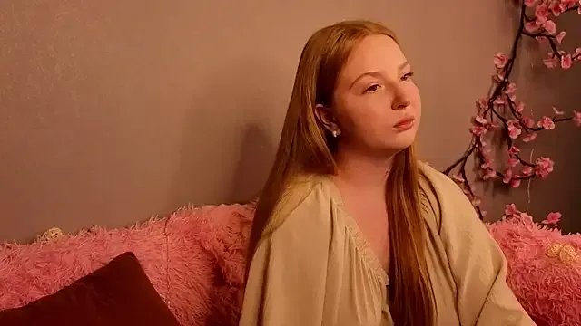 Jinny_Ginger — lick lips close to the cam