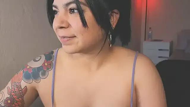 kimmiakiss22 on StripChat 